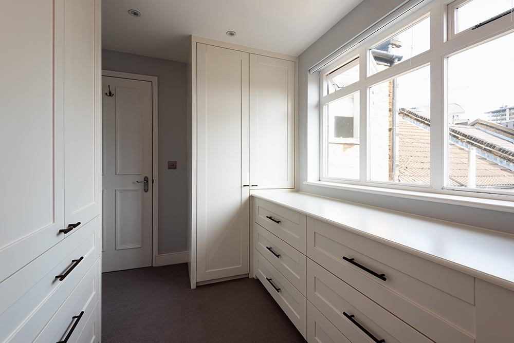 Fitted corner wardrobe in hallway