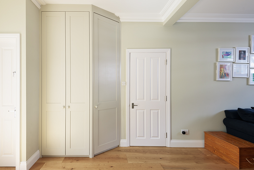 Built-in corner wardrobe