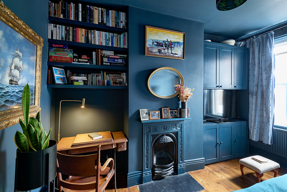 Fitted Living room cabinet and shelves and painted. Made with MDF wood