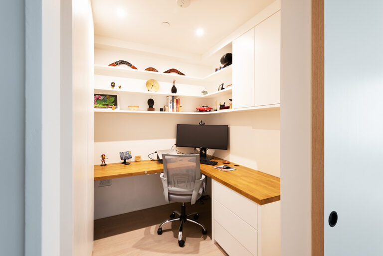 Fitted home office made with MDF wood and hand-painted