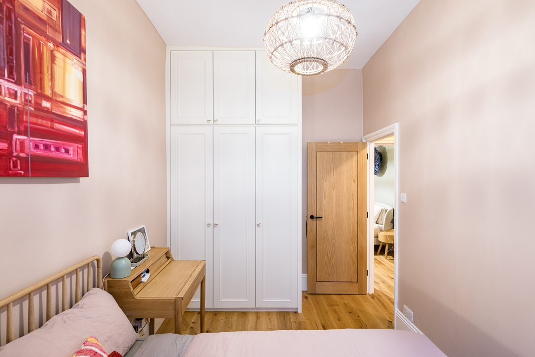 Bespoke white wardrobe with 3 door in bedroom.