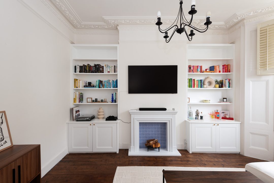 Built-in alcove bookcase