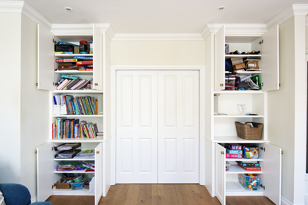 Fitted alcove bookshelf