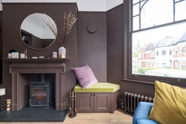 Brown alcove cupboard with window seating