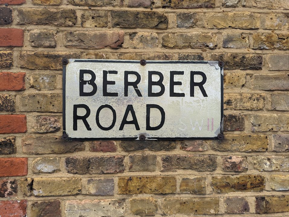 A white road sign in Clapham Junction, sw11