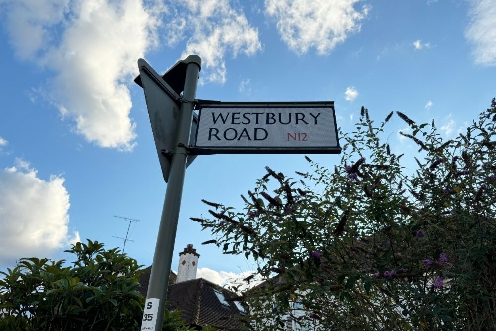 Road sign in Finchley