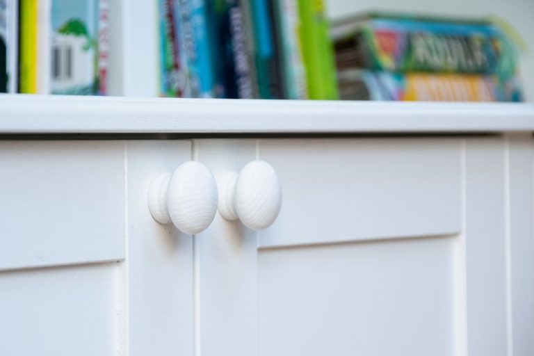 Alcove door in modern shaker style with door knob