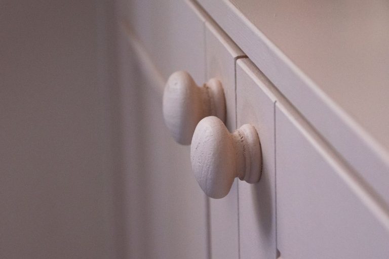 Door knobs to cupboard