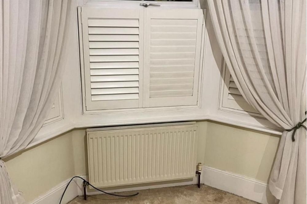 Bay window with radiator