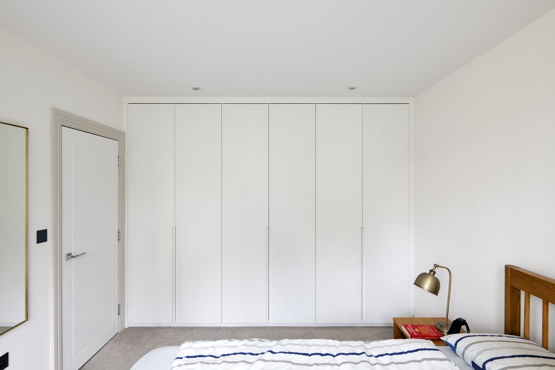 White wardrobe with 6 doors with grooved handles