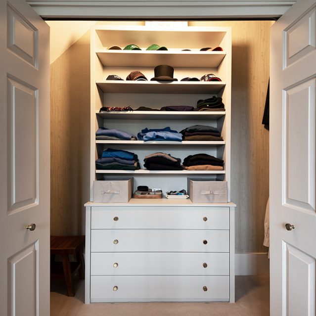 White built in walk in wardrobe, made with MDF and hand-painted.